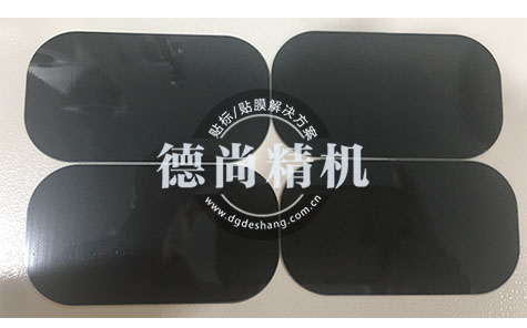 無線充隔磁片貼膜機(jī)自動(dòng)上下料解決方案。